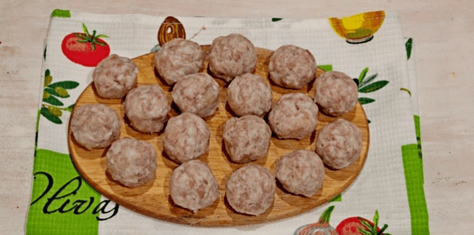 İncil qaynadılmış küftə
